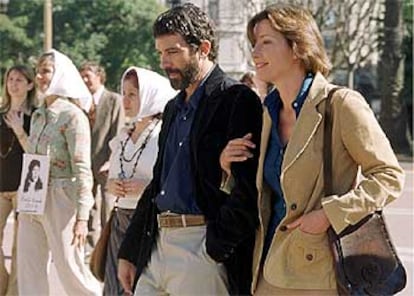 Antonio Banderas y Emma Thompson, durante el rodaje de <i>Imagining Argentina.</i>