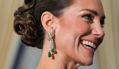 Kate Middleton em Kingston, Jamaica, con las joyas de Isabel II, el 23 de marzo de 2022.