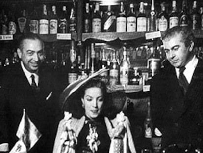 Cesáreo González (a la derecha), con María Félix y Perico Chicote.