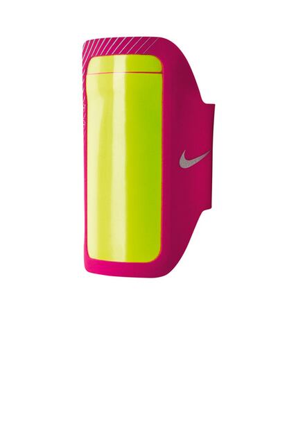 Brazalete porta iPhone 5 de Nike (39,90 euros).