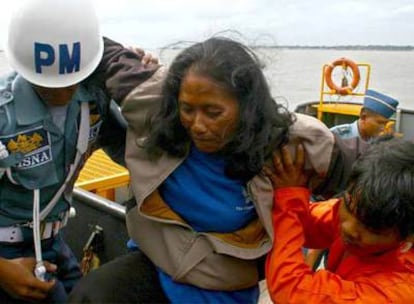 Los supervivientes del barco hundido el pasado fin de semana en Indonesia se recuperan en hospitales mientras cuentan sus dramáticas historias.