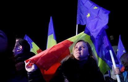 Participantes en una manifestación proeuropea, el pasado día 5 en Bucarest.