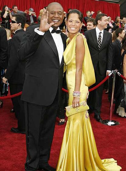 Forest Whitaker, nominado como mejor actor por su papel en <i>El ltimo rey de Escocia</i> junto a su esposa.