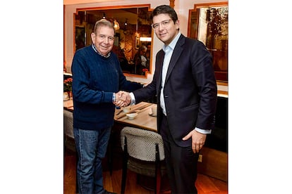 Miguel Uribe Turbay y Edmundo González Urrutia durante su encuentro en Madrid, España, el 12 de octubre de 2024.
El senador colombiano expresó su respaldo al líder opositor venezolano.