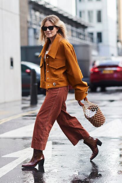 Los pantalones culotte también son de pana esta temporada. Los de color rosa triunfan entre las expertas pero también los marrones, chocolate y beige tienen su público.