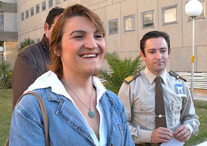 María del Mar Gordo Pantoja, al entrar al reconocimiento médico ayer en San Fernando (Cádiz).