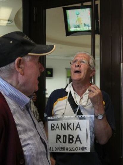 Afectados por las preferentes de Bankia protestan en Madrid
