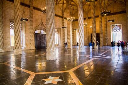 Sala de Contratación de la Lonja de Valencia, un edificio de estilo gótico civil y renacentista.