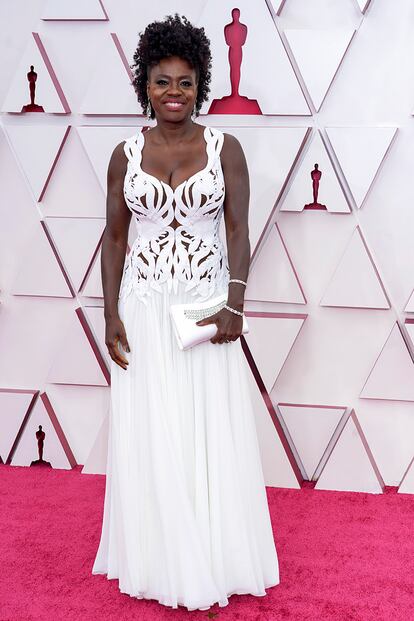 Viola Davis, nominada a mejor actriz por La madre del blues. Llevó un vestido blanco de Alexander McQueen.