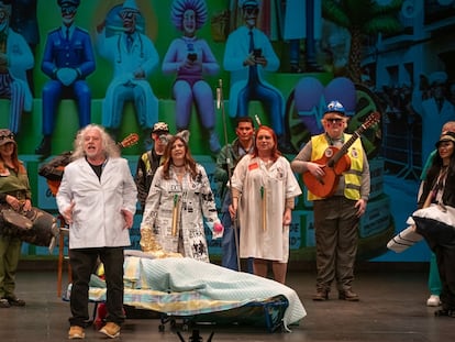 Actuación de la chirigota negacionista 'Abre los ojos', que fue abucheada el domingo en el Teatro Falla de Cádiz. Cedida por el COAC.
