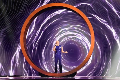 Dons, de Letonia interpreta la canción Hollow durante la segunda semifinal del Festival de la Canción de Eurovisión.