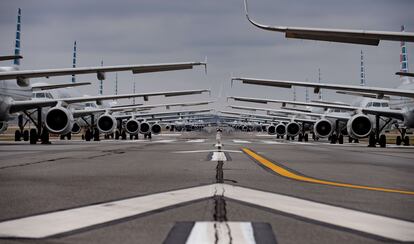Aviones de American Airlines inmovilizados por el coronavirus en el aeropuerto de Pittsburgh, Pensilvania.