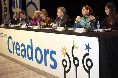 Mesa de responsables de Cultura autonómicos. De derecha a izquierda, Dulce Xerach (Canarias); Rosario Torres (Andalucia); José Luis Méndez Romeu (secretario de Estado de Cooperación); Caterina Mieras (Cataluña); Beatriz Rodríguez (diputada PP); Gurutz Larrañaga (Euskadi) y Manuel Pérez Castell (Comisión de Cultura de la FEMP).