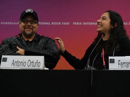 Los escritores mexicanos Antonio Ortu&ntilde;o y Fernanda Melchor durante la presentaci&oacute;n del libro &#039;La vaga ambici&oacute;n&#039;