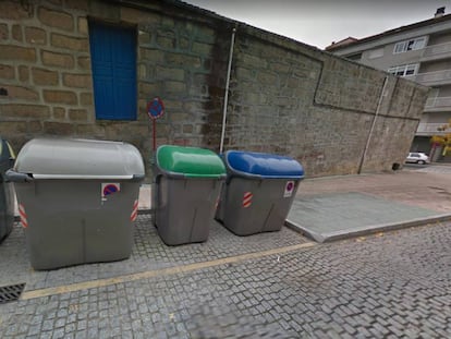 Contenedores en la calle R&iacute;o Bibei, en Ourense, en una imagen de Google Maps. 