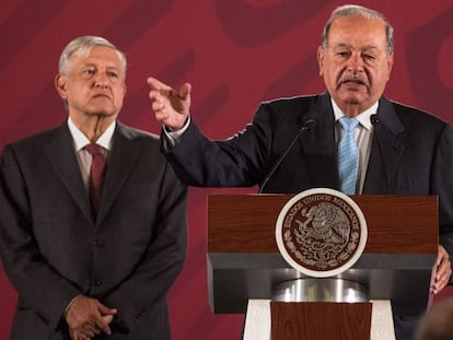 El empresario Slim junto a López Obrador. 