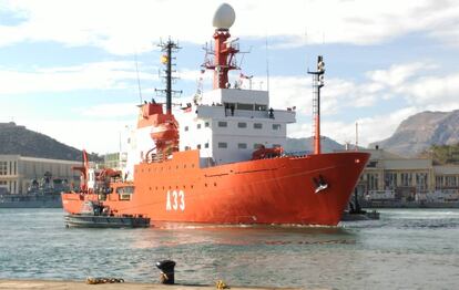Salida del BIO Hespérides desde el puerto de Cartagena (Murcia) el pasado 24 de noviembre de 2017, dando inicio a la Campaña Antártica 2017-18.
