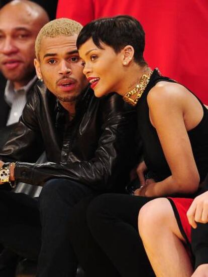 Rihanna y Chris Brown en el Staple Center de Los &Aacute;ngeles, el 25 de diciembre de 2012. 