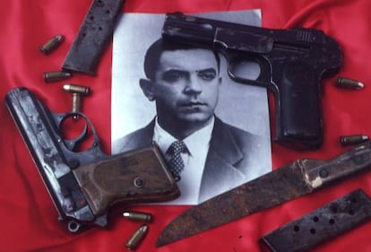 Retrato de José María Jarabo, con las armas que usó para su cuádruple asesinato.