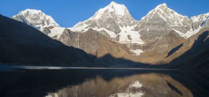 Monta&ntilde;as de Huascar&aacute;n o Yerupaj&aacute;, en Per&uacute;. 