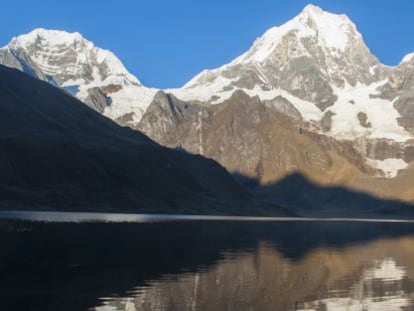 Monta&ntilde;as de Huascar&aacute;n o Yerupaj&aacute;, en Per&uacute;. 