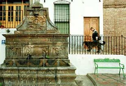 Vista de una plaza de Láujar de Andarax.