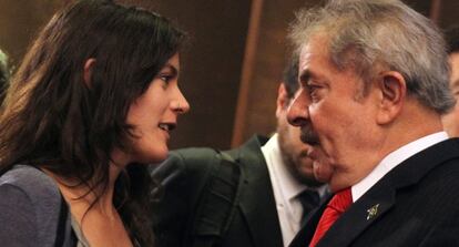 Lula y Camila Vallejo charlan en un acto de la CEPAL.