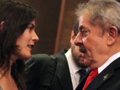 Lula e Camila Vallejo conversam durante ato na CEPAL.