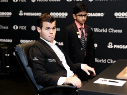 Carlsen, inseguro, se juega este miércoles el título en el desempate rápido, ante Caruana, por 2ª vez en dos años