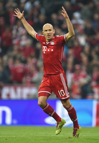 Arjen Robben celebra su gol. 