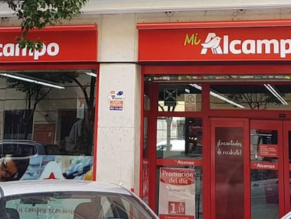 Un supermercado Mi Alcampo, gestionado por la filial de Auchan Sabeco.