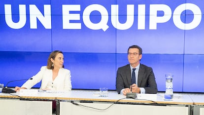 La secretaria general del Partido Popular, Cuca Gamarra, y el presidente del PP, Alberto Núñez Feijóo, durante la reunión del Comité Ejecutivo Nacional del PP, este lunes.