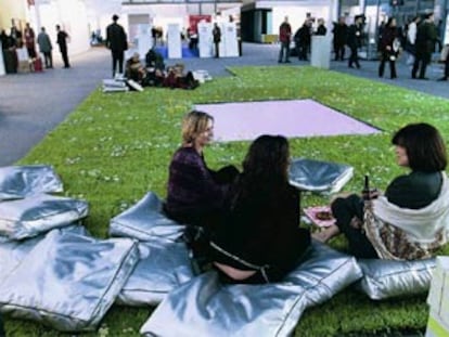 Casa Asia ha patrocinado, en una de las zonas de descanso de la feria, el <i>Iranian Pool,</i> que muestra trabajos de artistas iraníes.