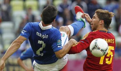 Juego peligroso de Maggio a Ramos durante el España-Italia.