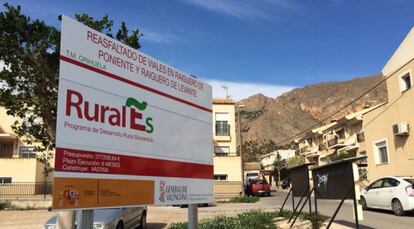 Las vallas publicitarias instaladas en la pedanía oriolana del El Raiguero