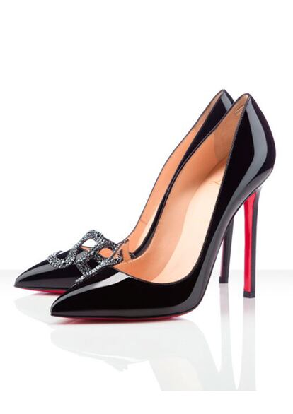 Sin quitarse los zapatos
	Regalar o regalarse el modelo Sex de Louboutin es la gran fantasía erótica de los fetichistas y una forma de decir “así se camina por la vida”. (C.P.V.)