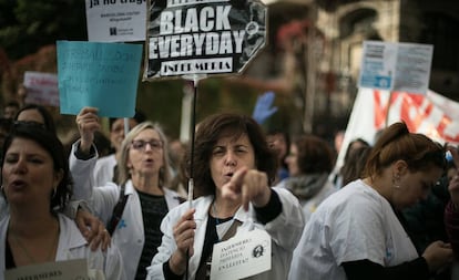 Protesta por parte del personal sanitario catalán el pasado noviembre.