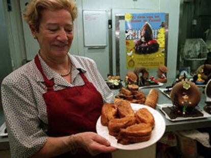 Torrijas, huevos de Pascua y dulces de la Semana Santa en el Horno Madrid.