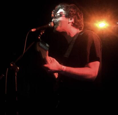 Matthew Mondaline durante su concierto.