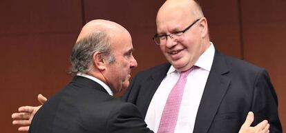 Luis de Guindos con su homólogo alemán, Peter Altmaier.
