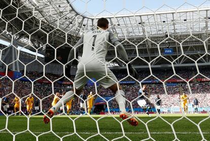 Griezmann, marca el primer gol de penalti ante Australia.