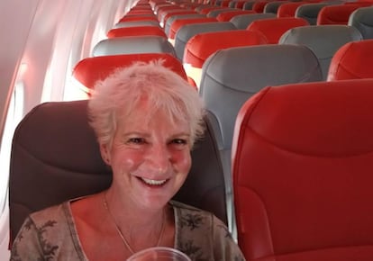 Karen Grieve durante el vuelo con destino Creta.