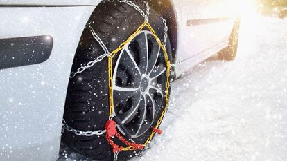 Se pueden ajustar de manera personalizada y son imprescindibles para conducir en carreteras heladas. GETTY IMAGES.