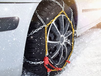 Se pueden ajustar de manera personalizada y son imprescindibles para conducir en carreteras heladas. GETTY IMAGES.