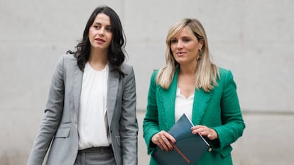 La portavoz de Ciudadanos en el Congreso, Inés Arrimadas (i),  y la portavoz nacional del partido, Patricia Guasp.