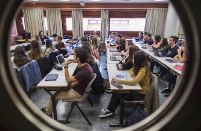 Estudiantes de la facultad de Derecho en la Universidad de Valencia.