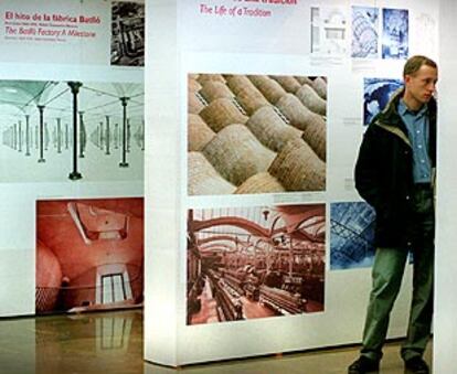 Dos paneles de la exposición sobre el arquitecto en la Universidad Politécnica de Valencia.