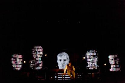 José María Pou, en el teatro romano de Mérida durante la obra 'Viejo amigo Cicerón', de Ernesto Caballero.