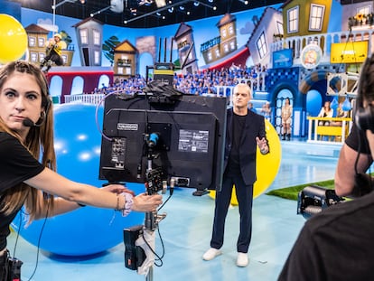 Ramón García (centro), durante la grabación de uno de los programas de la nueva temporada de 'Grand Prix'.