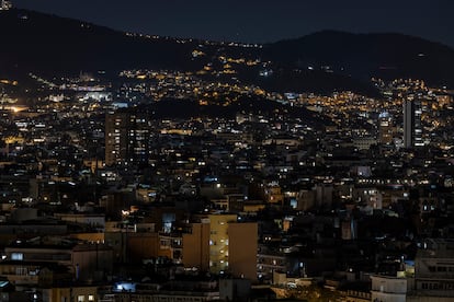 Vista panorámica de viviendas en Barcelona, con el barrio del Poble Sec en primer término, este jueves.